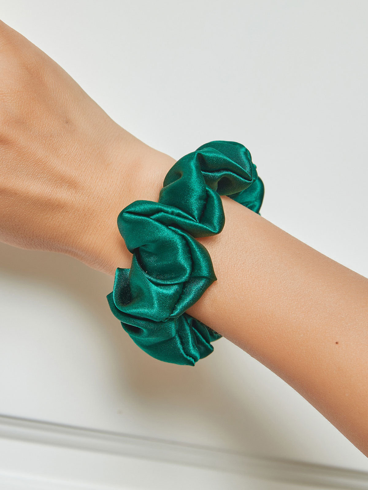 SilkSilky US 19Momme Pure Silk Scrunchie DarkGreen 001