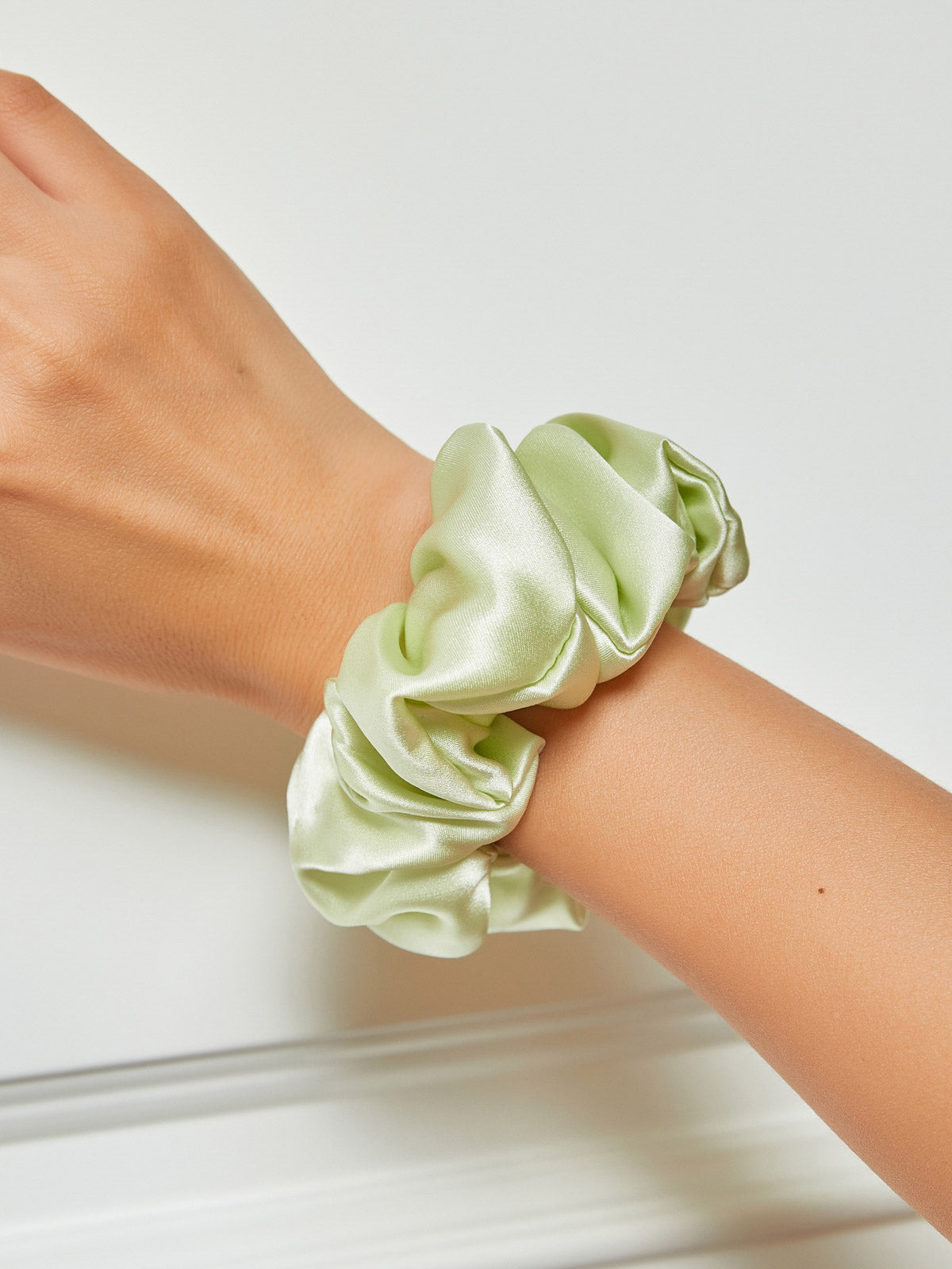 SilkSilky US 19Momme Pure Silk Scrunchie Green 005